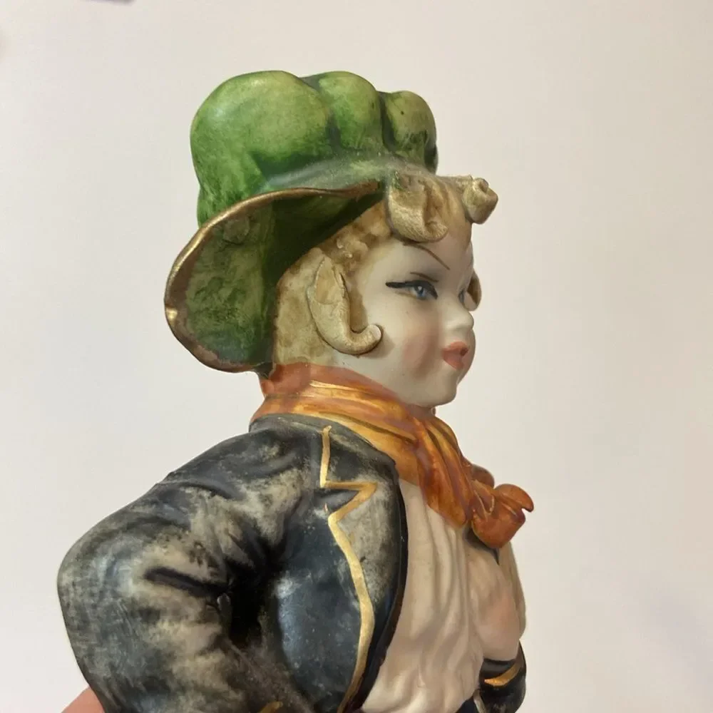 Capodimonte charming porcelain